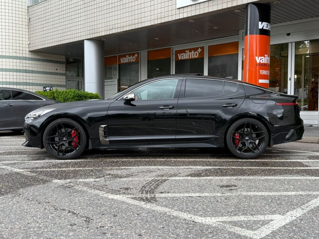 Kia Stinger 2018 3,3 T-GDI AWD GT A/T / HarmanKardon / Merkkarilla huollettu / Säädettävä putkisto / Ilmastoidut istuimet