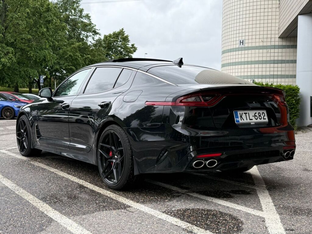Kia Stinger 2018 3,3 T-GDI AWD GT A/T / HarmanKardon / Merkkarilla huollettu / Säädettävä putkisto / Ilmastoidut istuimet