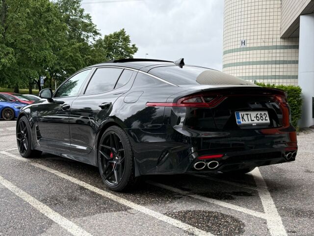Kia Stinger 2018 3,3 T-GDI AWD GT A/T / HarmanKardon / Merkkarilla huollettu / Säädettävä putkisto / Ilmastoidut istuimet
