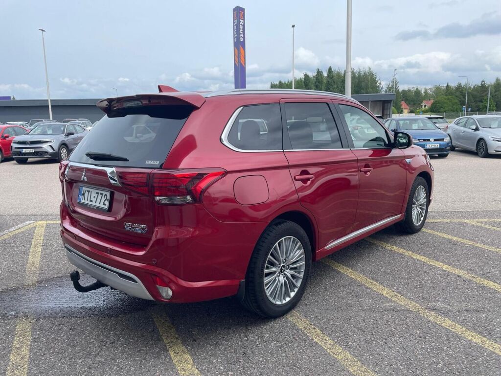 Mitsubishi Outlander PHEV 2019 Instyle 4WD 5P / Suomiauto / Merkkihuollettu / Remote Climate / ACC / Rockford / Kattoluukku / 360° / Nahkaverhoilu