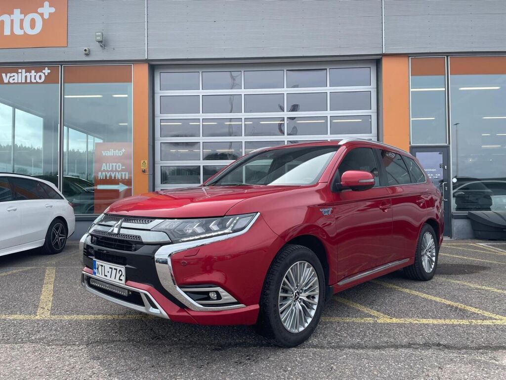Mitsubishi Outlander PHEV 2019 Instyle 4WD 5P / Suomiauto / Merkkihuollettu / Remote Climate / ACC / Rockford / Kattoluukku / 360° / Nahkaverhoilu
