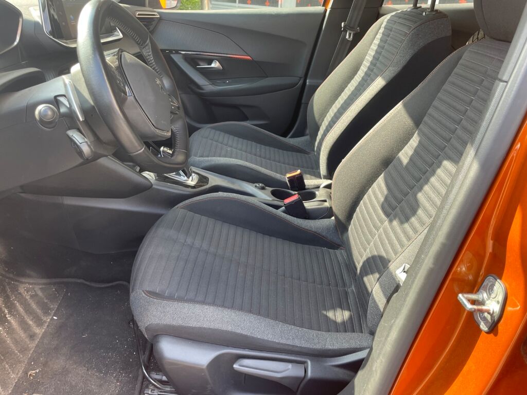 Peugeot 2008 2020 Active PureTech 130 EAT8-automaatti/Kaistavahti/Parkkitutka/Jurri huollettu