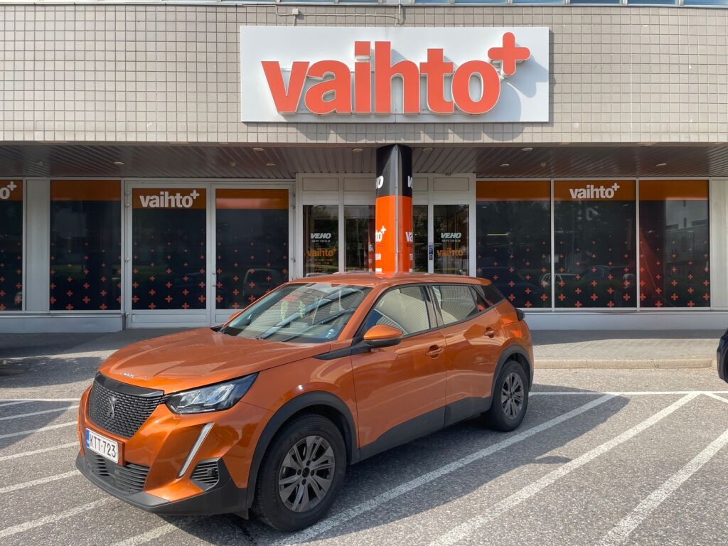 Peugeot 2008 2020 Active PureTech 130 EAT8-automaatti/Kaistavahti/Parkkitutka/Jurri huollettu