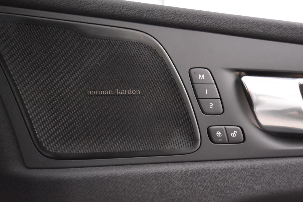 Volvo XC60 2021 T6 TwE AWD Inscription aut. / Panoraamakatto/ Harman Kardon /Sähköpenkit muistilla/Webasto