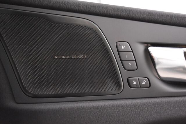 Volvo XC60 2021 T6 TwE AWD Inscription aut. / Panoraamakatto/ Harman Kardon /Sähköpenkit muistilla/Webasto