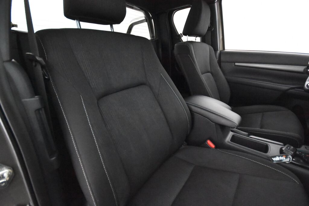 Toyota Hilux 2020 Extra Cab 4WD 2,8D Invincible Automaatti / Adapt. vakkari / ALV / P. kamera / Suomiauto