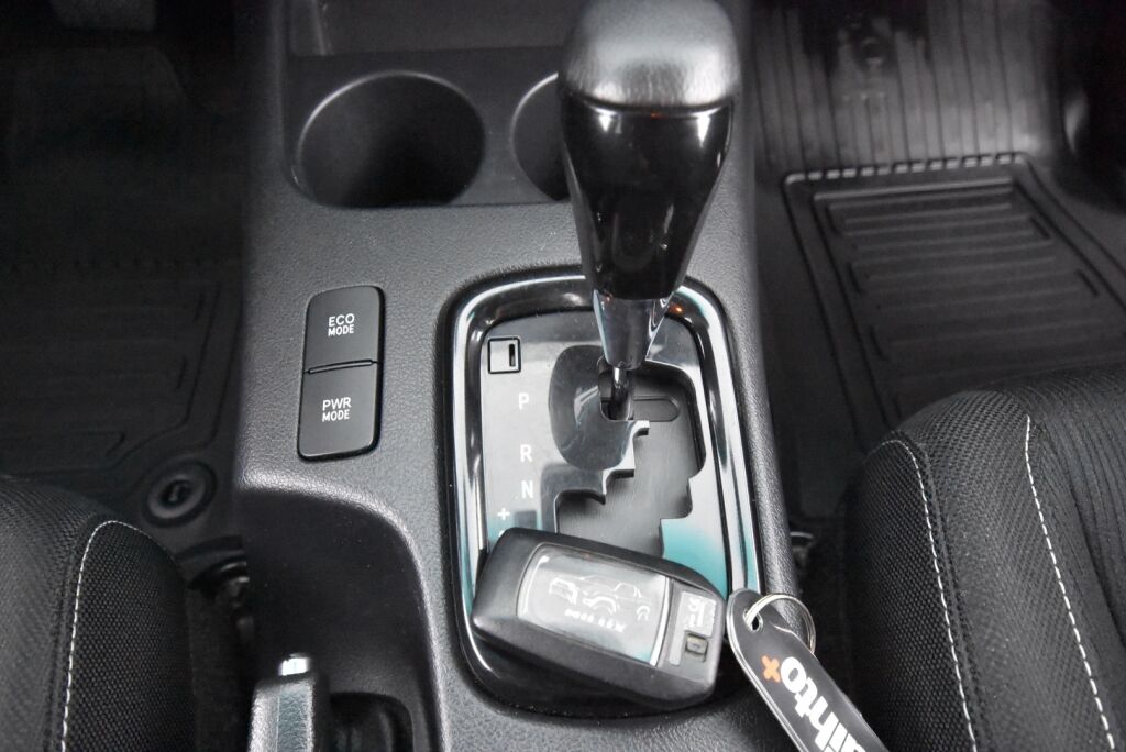 Toyota Hilux 2020 Extra Cab 4WD 2,8D Invincible Automaatti / Adapt. vakkari / ALV / P. kamera / Suomiauto