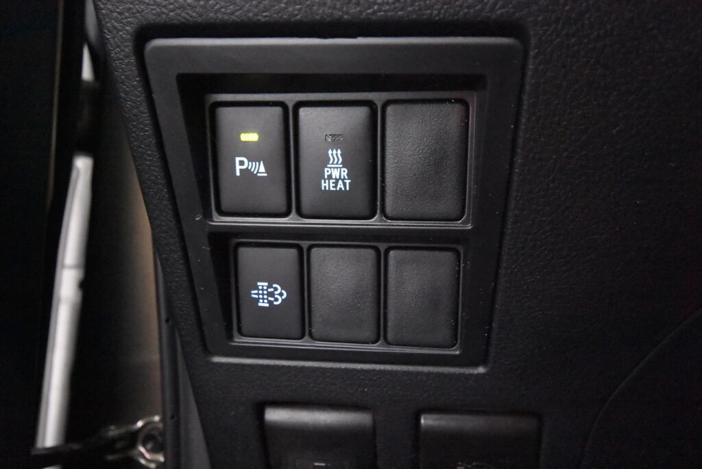 Toyota Hilux 2020 Extra Cab 4WD 2,8D Invincible Automaatti / Adapt. vakkari / ALV / P. kamera / Suomiauto