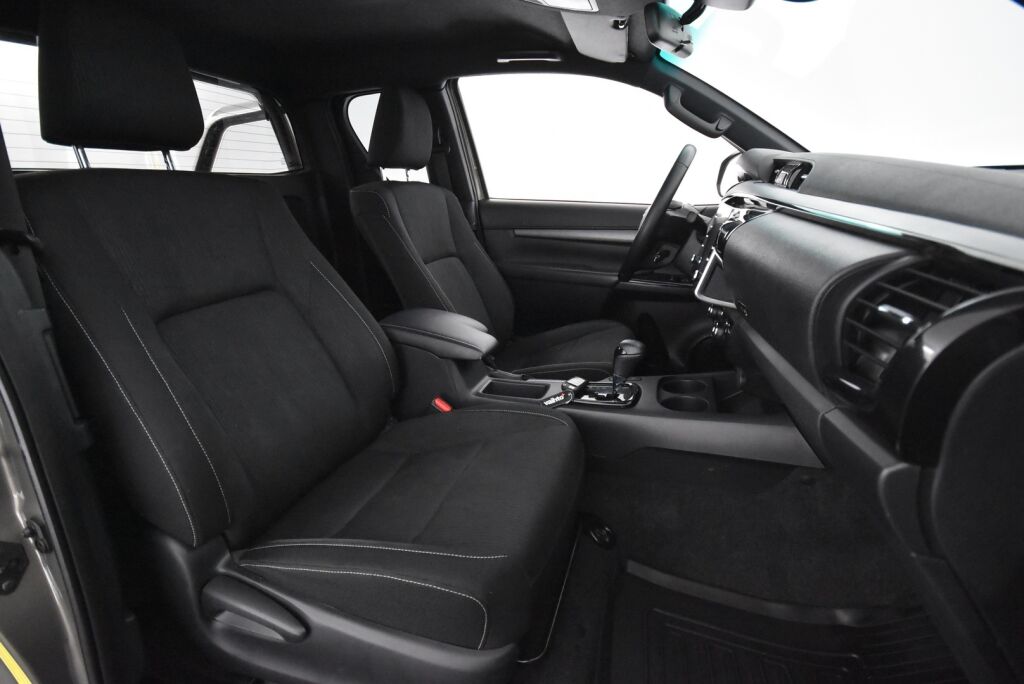 Toyota Hilux 2020 Extra Cab 4WD 2,8D Invincible Automaatti / Adapt. vakkari / ALV / P. kamera / Suomiauto