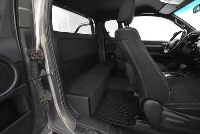 Toyota Hilux 2020 Extra Cab 4WD 2,8D Invincible Automaatti / Adapt. vakkari / ALV / P. kamera / Suomiauto