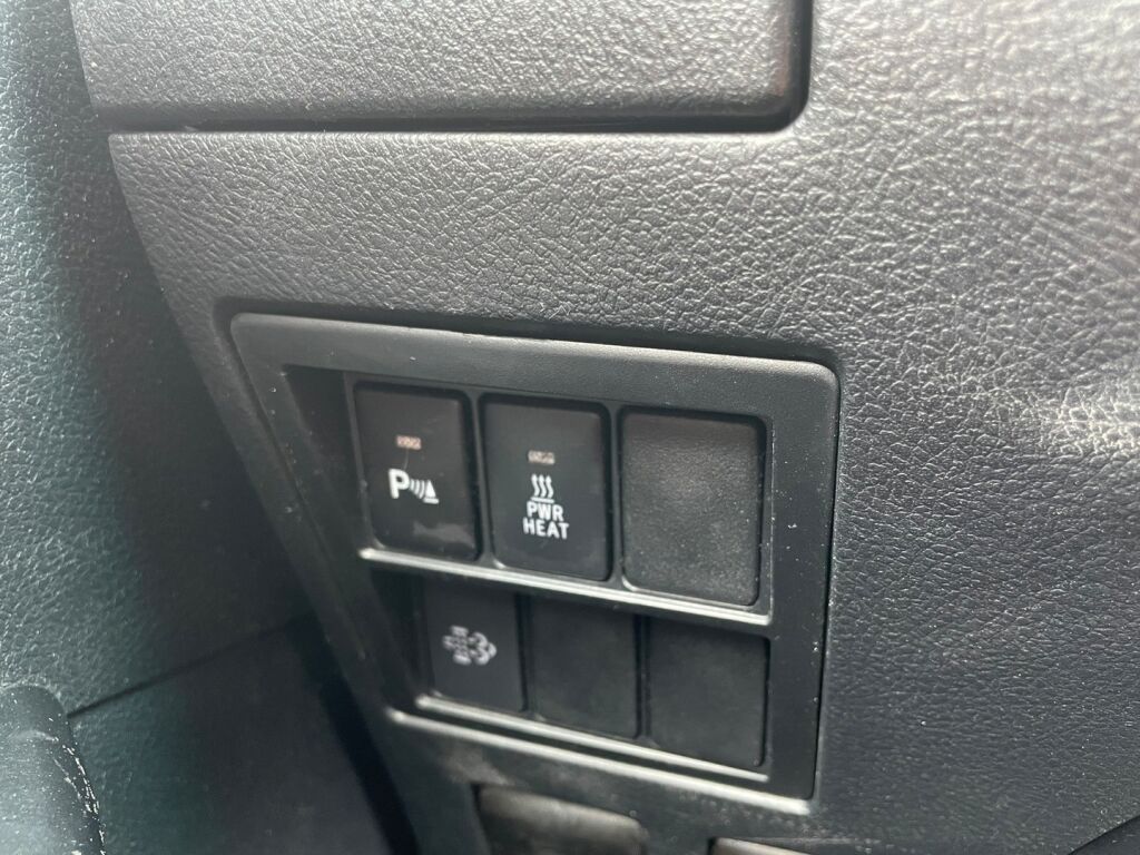 Toyota Hilux 2020 Extra Cab 4WD 2,8D Invincible Automaatti / Adapt. vakkari / ALV / P. kamera / Suomiauto