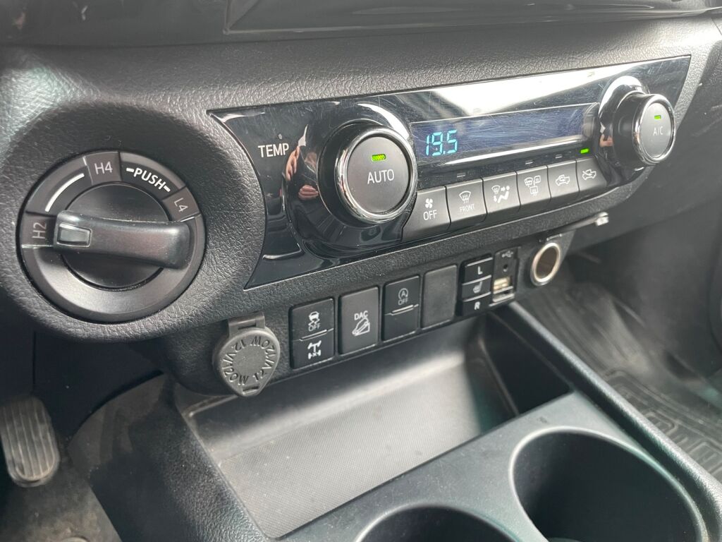 Toyota Hilux 2020 Extra Cab 4WD 2,8D Invincible Automaatti / Adapt. vakkari / ALV / P. kamera / Suomiauto