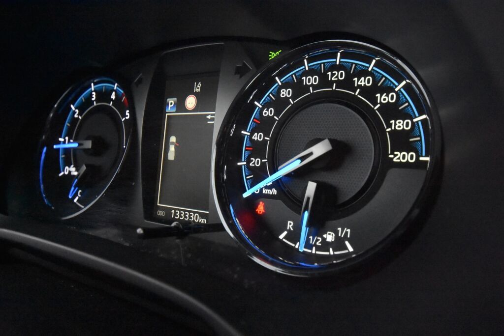 Toyota Hilux 2020 Extra Cab 4WD 2,8D Invincible Automaatti / Adapt. vakkari / ALV / P. kamera / Suomiauto
