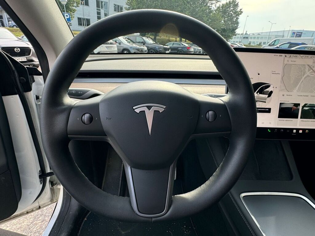 Tesla Model Y 2022 Performance / AMD Ryzen / Ilmalämpöpumppu / Premium audio / Kahdet renkaat vanteineen