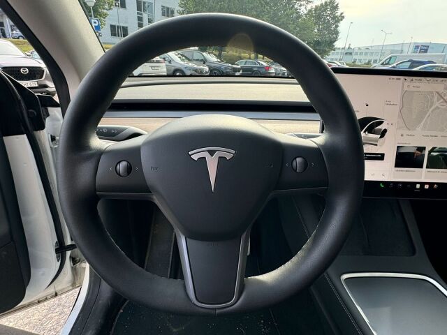 Tesla Model Y 2022 Performance / AMD Ryzen / Ilmalämpöpumppu / Premium audio / Kahdet renkaat vanteineen