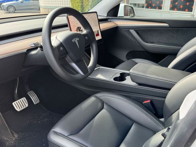 Tesla Model Y 2022 Performance / AMD Ryzen / Ilmalämpöpumppu / Premium audio / Kahdet renkaat vanteineen