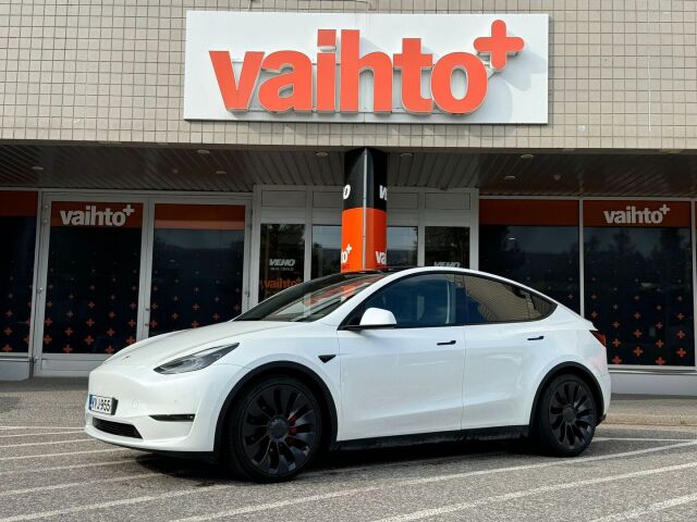 Tesla Model Y 2022 Performance / AMD Ryzen / Ilmalämpöpumppu / Premium audio / Kahdet renkaat vanteineen
