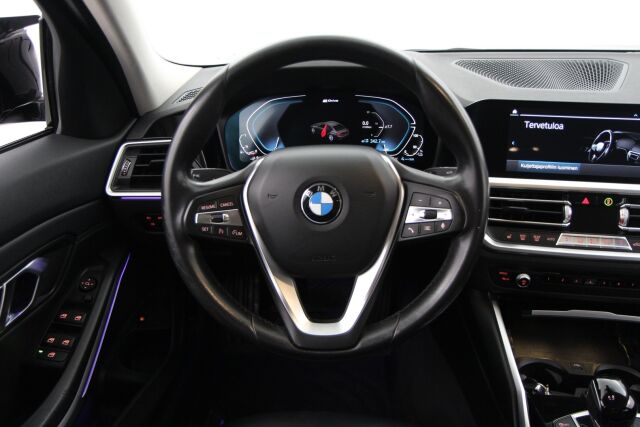 BMW 330 2019 G20 Sedan 330e / Sport istuimet / Navi / Kamera / Puolinahat / /