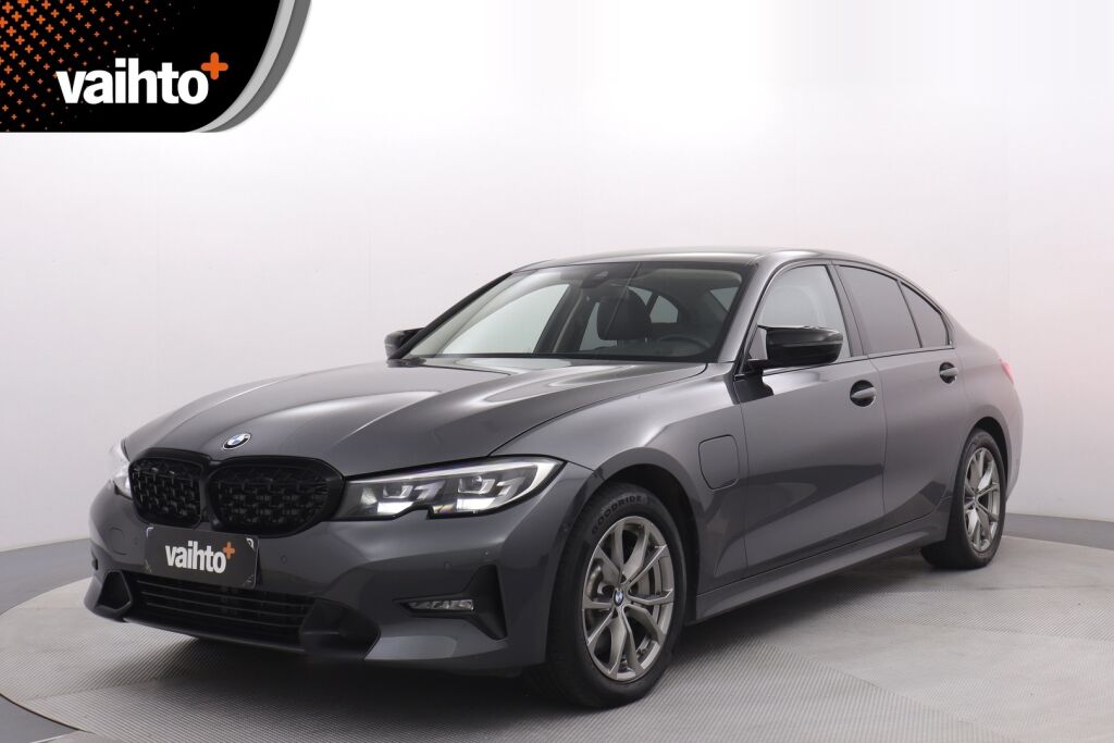 BMW 330 2019 G20 Sedan 330e / Sport istuimet / Navi / Kamera / Puolinahat / /