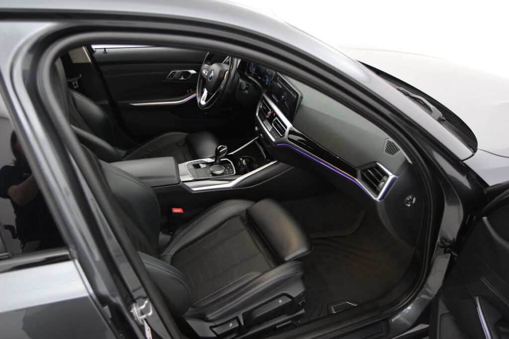 BMW 330 2019 G20 Sedan 330e / Sport istuimet / Navi / Kamera / Puolinahat / /