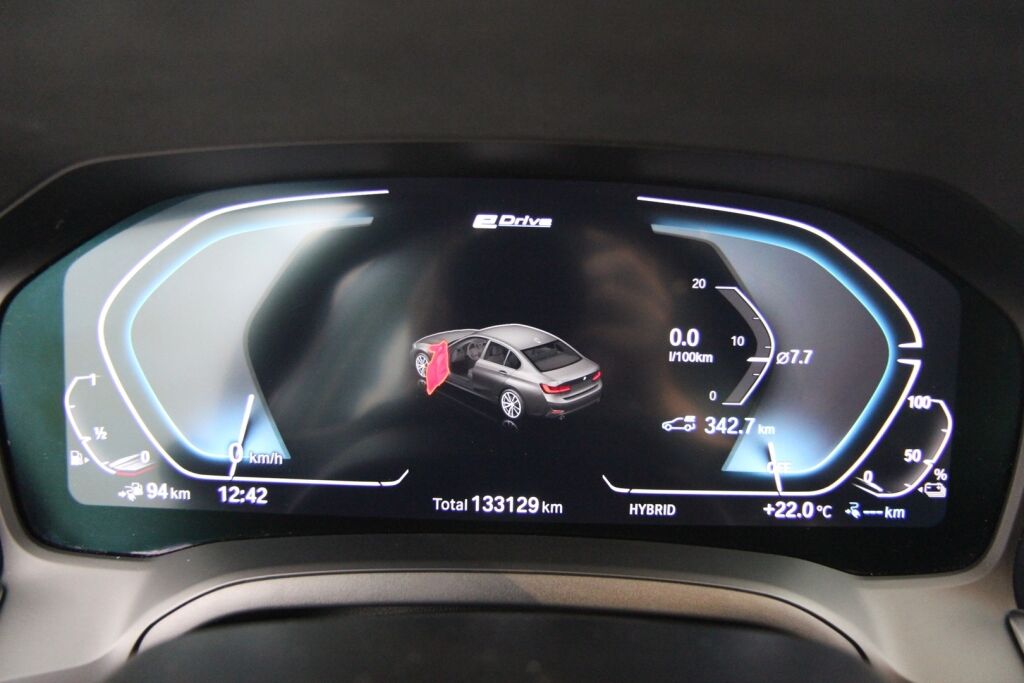 BMW 330 2019 G20 Sedan 330e / Sport istuimet / Navi / Kamera / Puolinahat / /