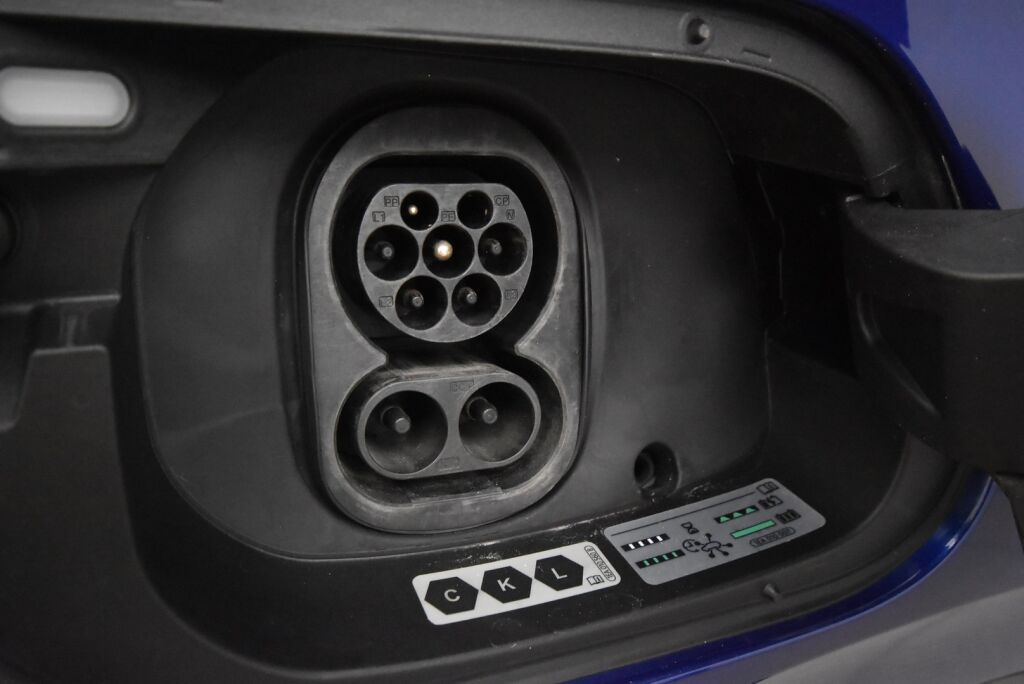 Volkswagen ID.4 2021 Pro Performance 1ST 150 kW, akku 77 kWh / Lämpöpumppu / LED / Kamera / Adapt. Vakkari / Kaistavahti / Puoli nahka / Lämpöratti