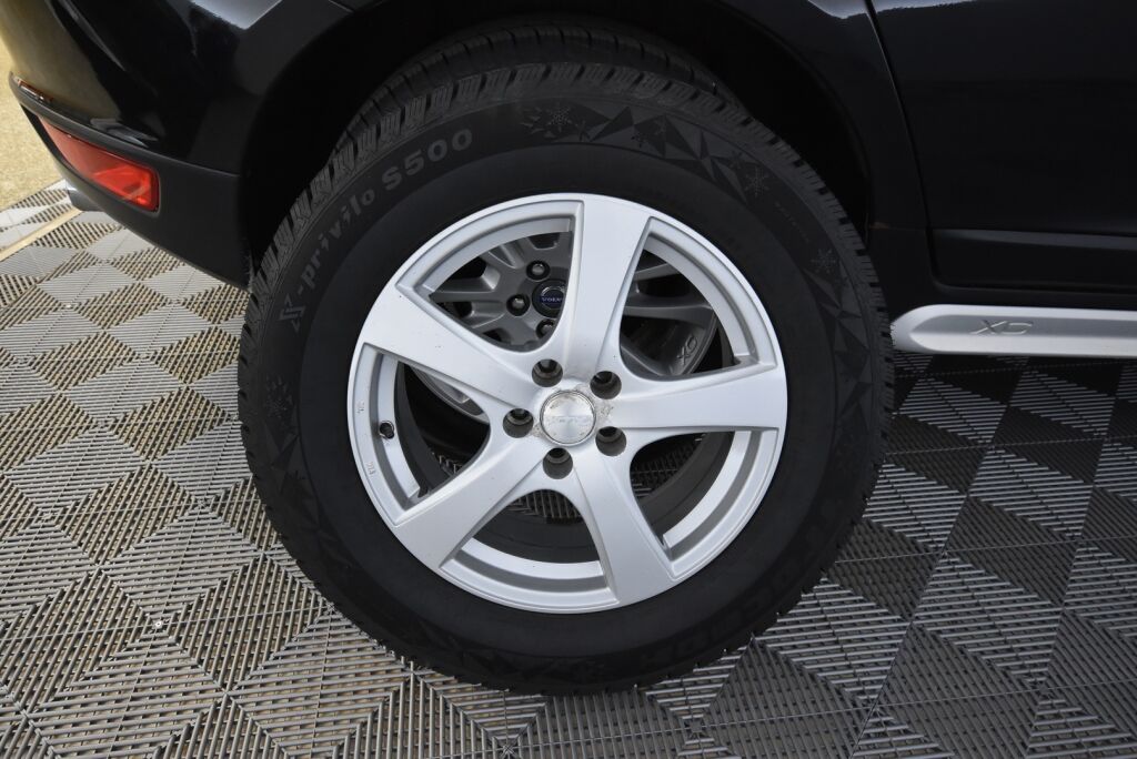 Volvo XC60 2013 D4 AWD R-Design Business aut / Nahkaverhoilu/ Koukku