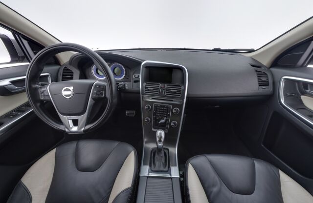 Volvo XC60 2013 D4 AWD R-Design Business aut / Nahkaverhoilu/ Koukku