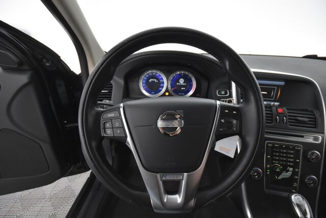 Volvo XC60 2013 D4 AWD R-Design Business aut / Nahkaverhoilu/ Koukku