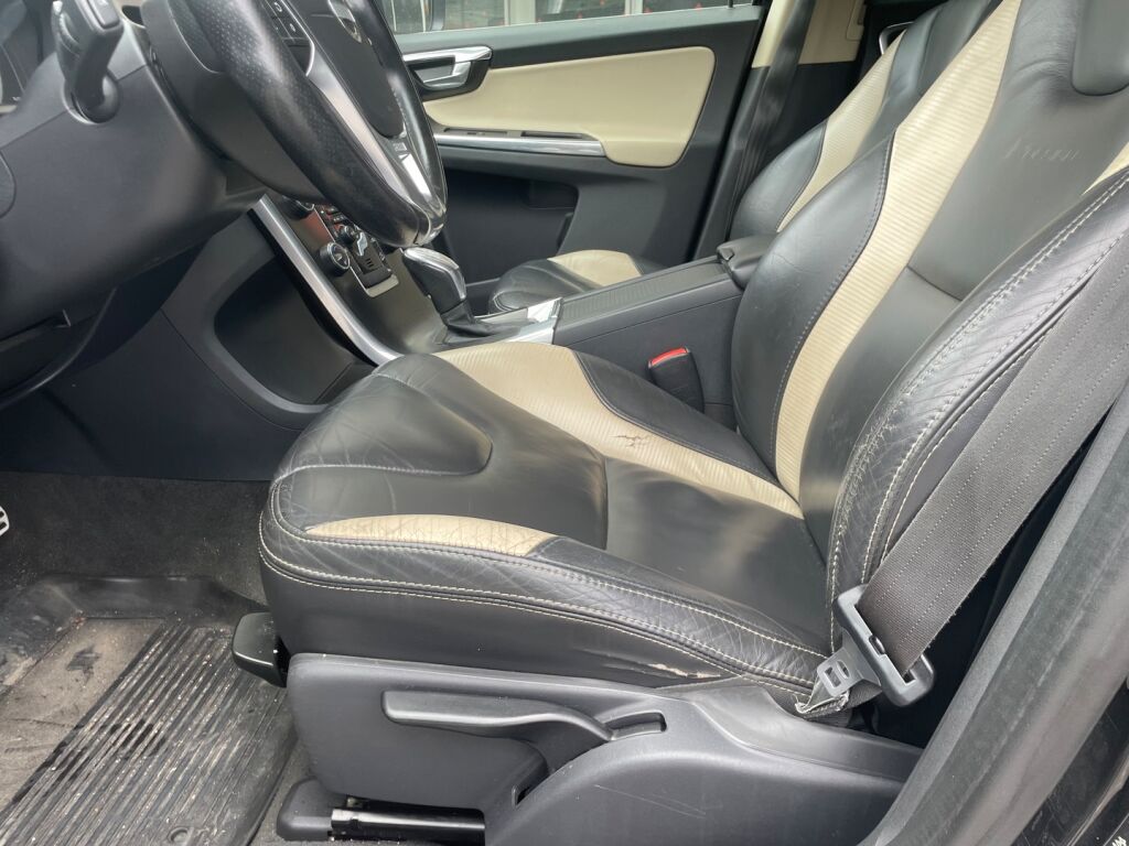 Volvo XC60 2012 D4 AWD R-Design Business aut / Nahkaverhoilu/ Koukku