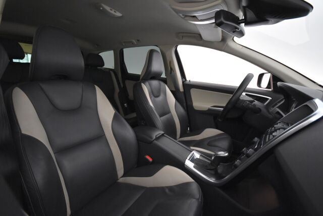 Volvo XC60 2013 D4 AWD R-Design Business aut / Nahkaverhoilu/ Koukku