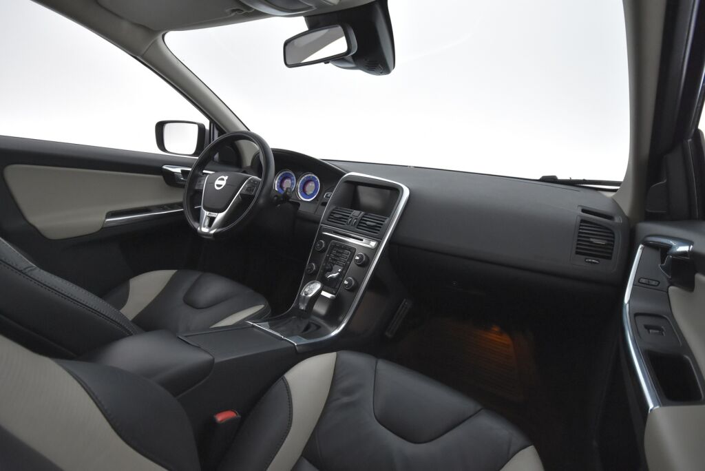 Volvo XC60 2013 D4 AWD R-Design Business aut / Nahkaverhoilu/ Koukku