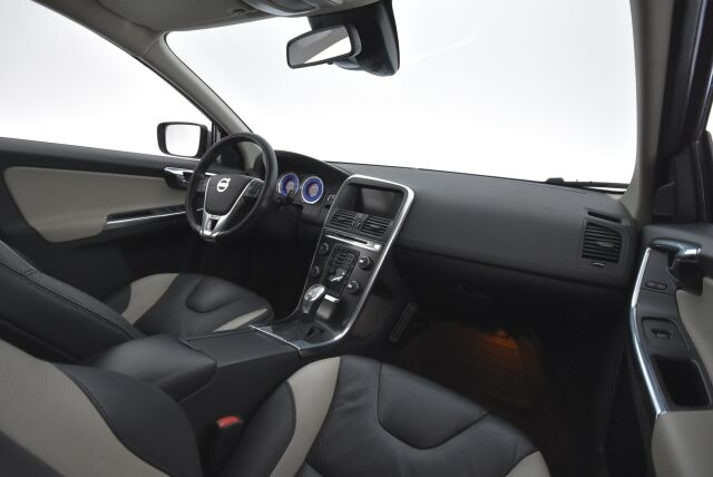 Volvo XC60 2013 D4 AWD R-Design Business aut / Nahkaverhoilu/ Koukku