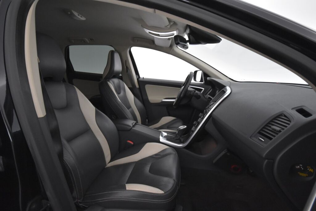 Volvo XC60 2013 D4 AWD R-Design Business aut / Nahkaverhoilu/ Koukku