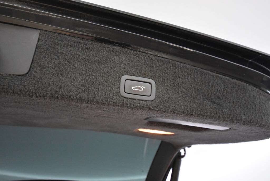 Volvo XC60 2013 D4 AWD R-Design Business aut / Nahkaverhoilu/ Koukku