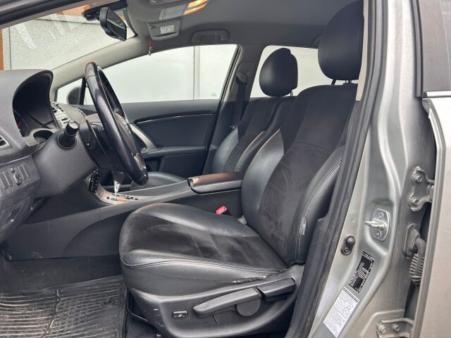 Toyota Avensis 2013 1,8 Valvematic Active Wagon Multidrive S / Business Pack / Navigointi / Kamera / Vetokoukku