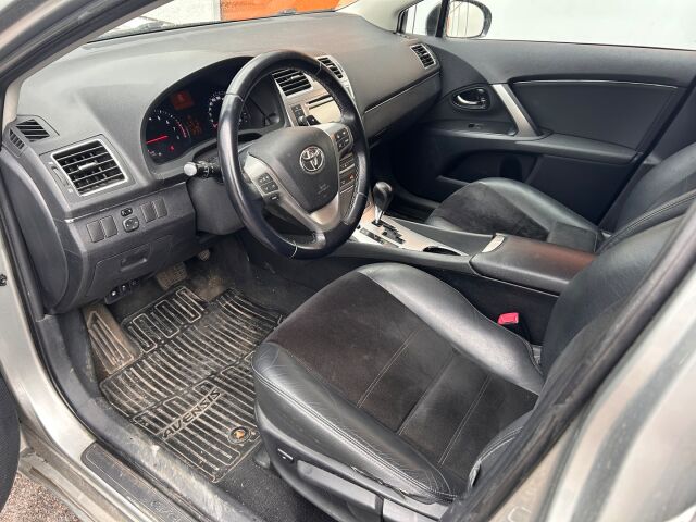 Toyota Avensis 2013 1,8 Valvematic Active Wagon Multidrive S / Business Pack / Navigointi / Kamera / Vetokoukku