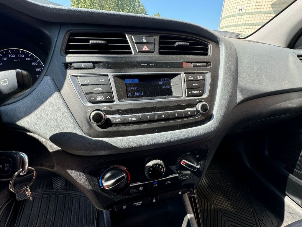 Hyundai i20 5d 2015 1,2 5MT Classic / Suomiauto / Lohkolämmitin / Juuri huollettu & katsastettu