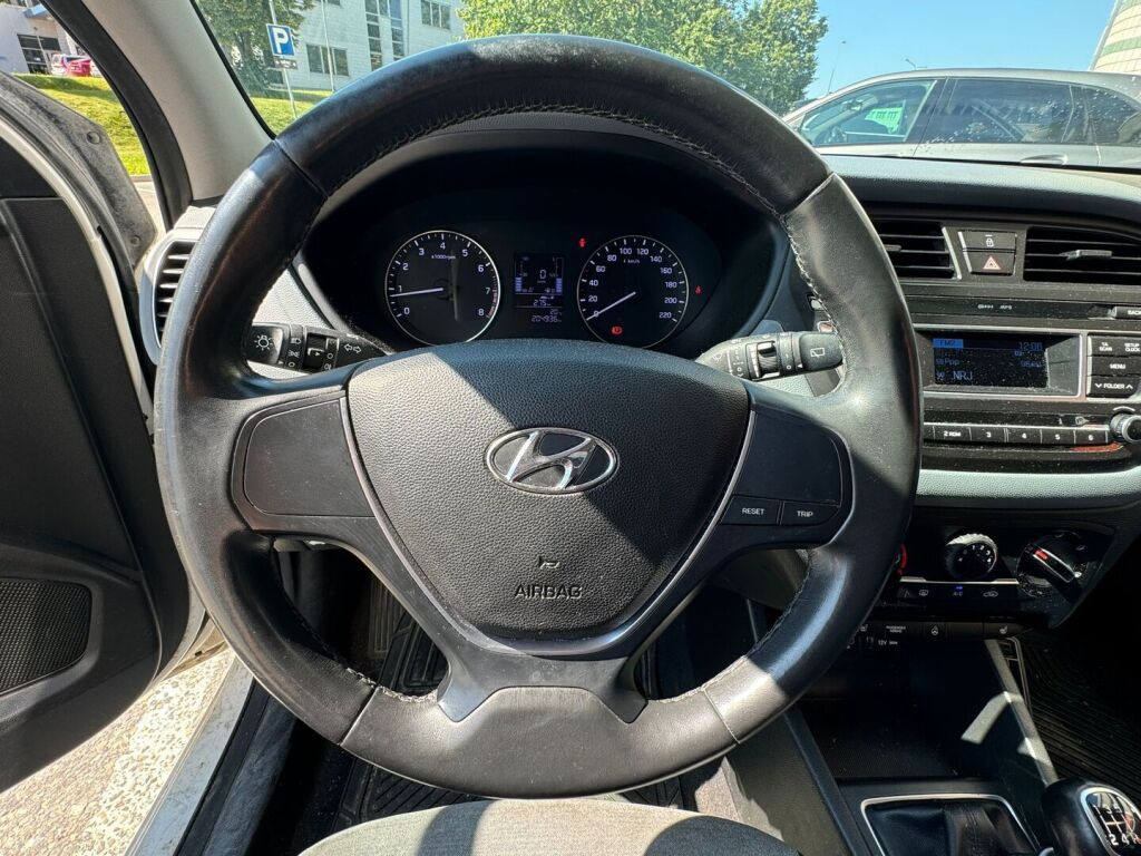 Hyundai i20 5d 2015 1,2 5MT Classic / Suomiauto / Lohkolämmitin / Juuri huollettu & katsastettu