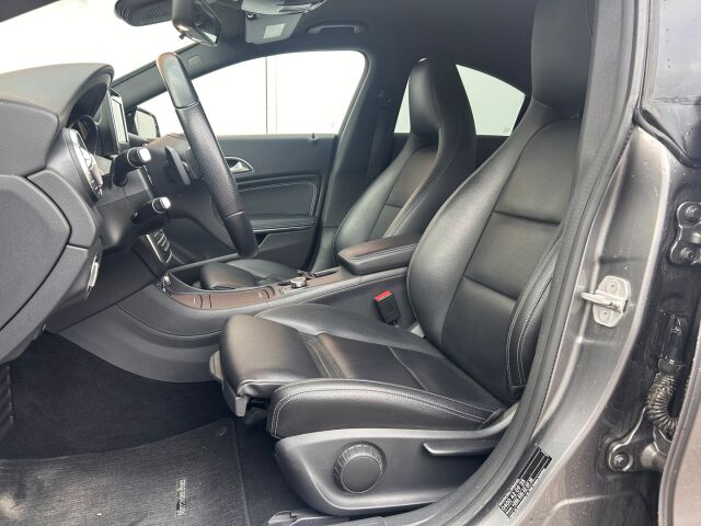 Mercedes-Benz CLA 2016 180 A Premium Business / 2-om. Suomiauto / Merkkihuollettu / Night / ILS / Sporttinahat