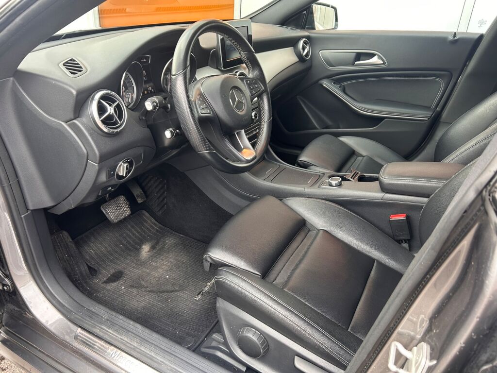 Mercedes-Benz CLA 2016 180 A Premium Business / 2-om. Suomiauto / Merkkihuollettu / Night / ILS / Sporttinahat