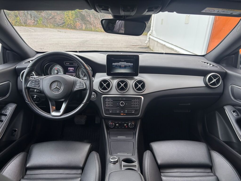 Mercedes-Benz CLA 2016 180 A Premium Business / 2-om. Suomiauto / Merkkihuollettu / Night / ILS / Sporttinahat