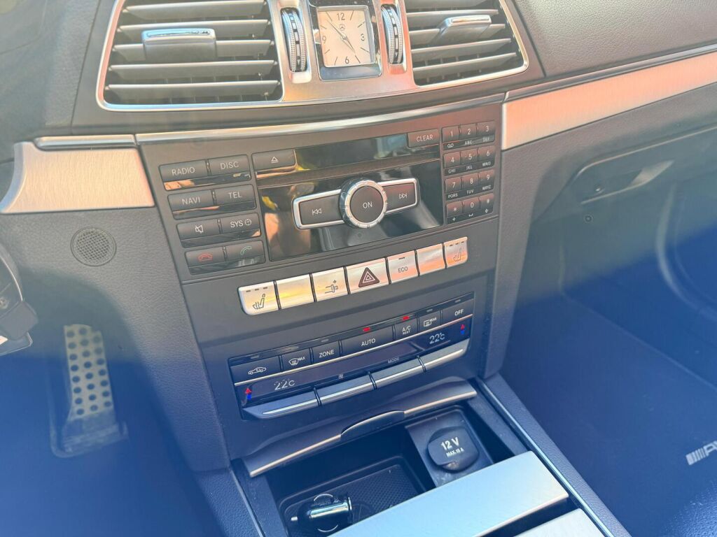 Mercedes-Benz E 2016 200 BE Coupé A / AMG / Panorama / Nahkaverhoilu / Lohkolämmitin+sisähaara