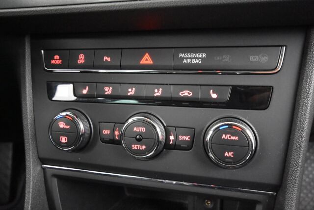 Seat Leon ST 2016 1,4 TSI 150 ACT FR DSG / Suomiauto / Webasto / LED-valot