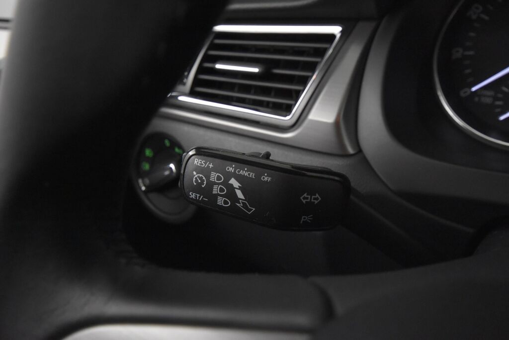Skoda Rapid 2017 Spaceback 1,4 TSI ScoutLine DSG Autom. / Panorama / Suomiauto / Lohkolämmitin