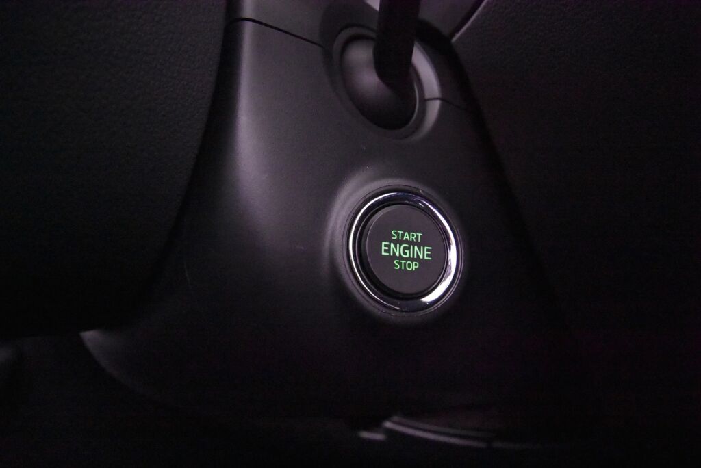 Skoda Rapid 2017 Spaceback 1,4 TSI ScoutLine DSG Autom. / Panorama / Suomiauto / Lohkolämmitin