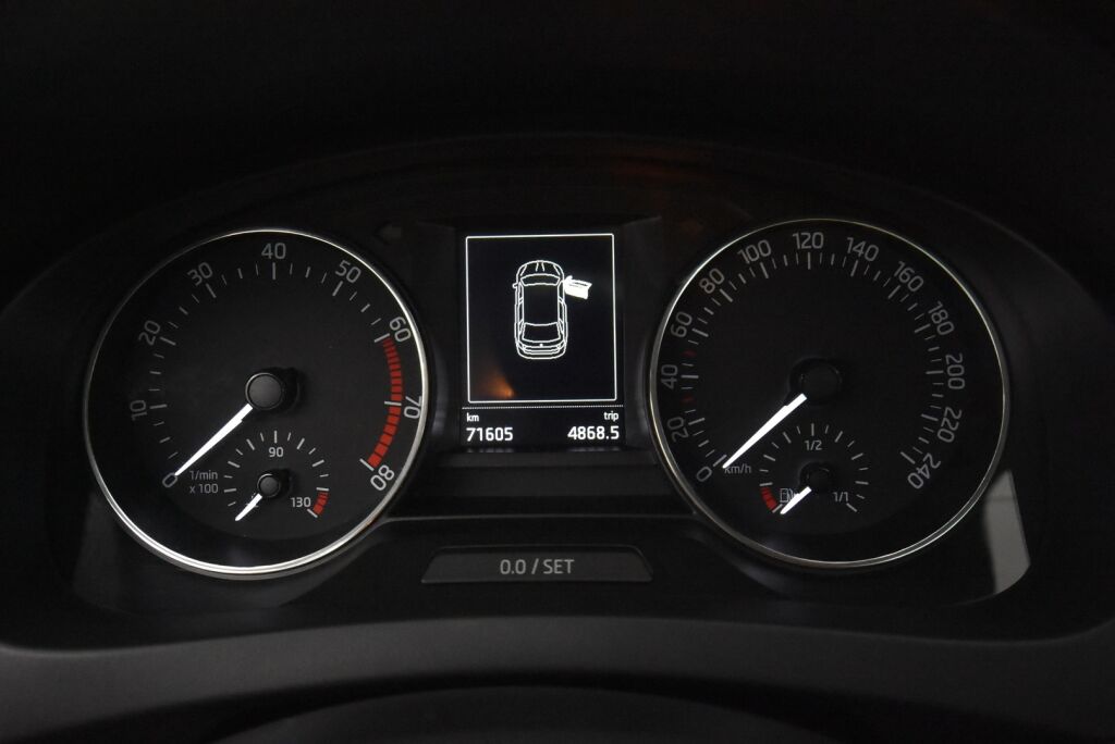 Skoda Rapid 2017 Spaceback 1,4 TSI ScoutLine DSG Autom. / Panorama / Suomiauto / Lohkolämmitin