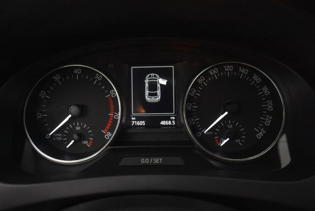 Skoda Rapid 2017 Spaceback 1,4 TSI ScoutLine DSG Autom. / Panorama / Suomiauto / Lohkolämmitin