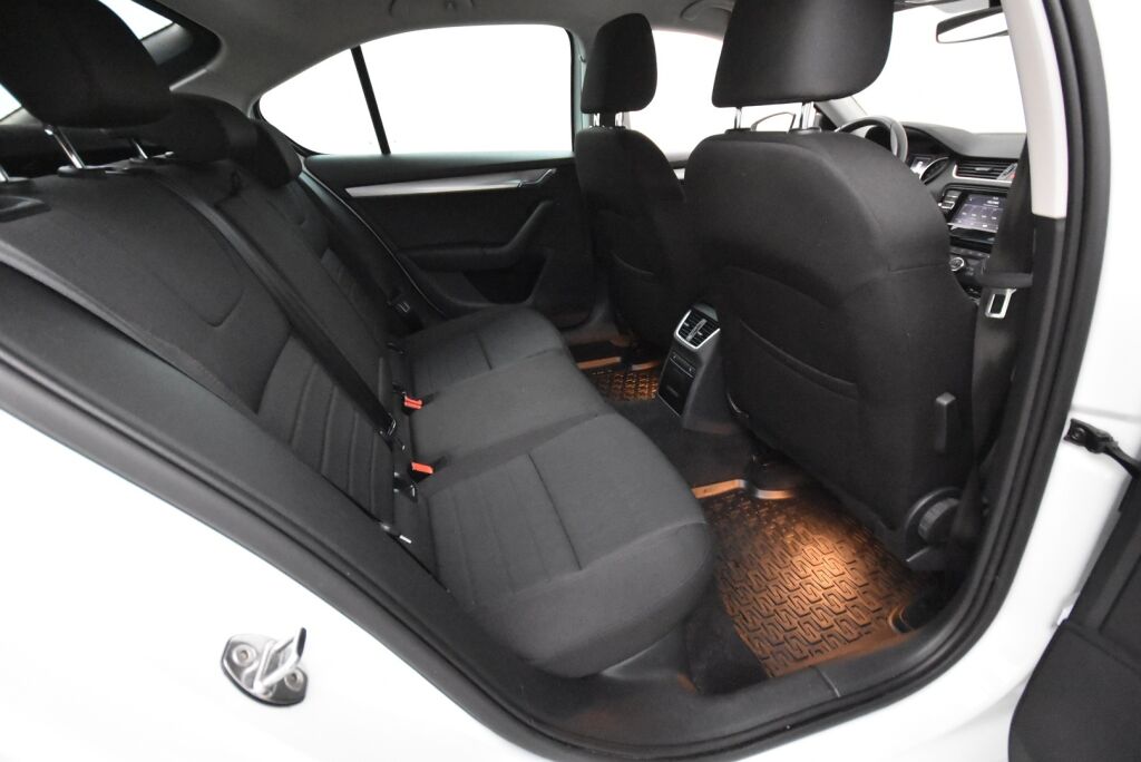 Skoda Octavia 2017 1,4 TSI Style DSG Autom. / Webasto / Keyless Go / Adapt. vakkari /