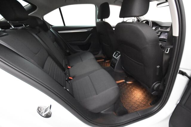 Skoda Octavia 2017 1,4 TSI Style DSG Autom. / Webasto / Keyless Go / Adapt. vakkari /